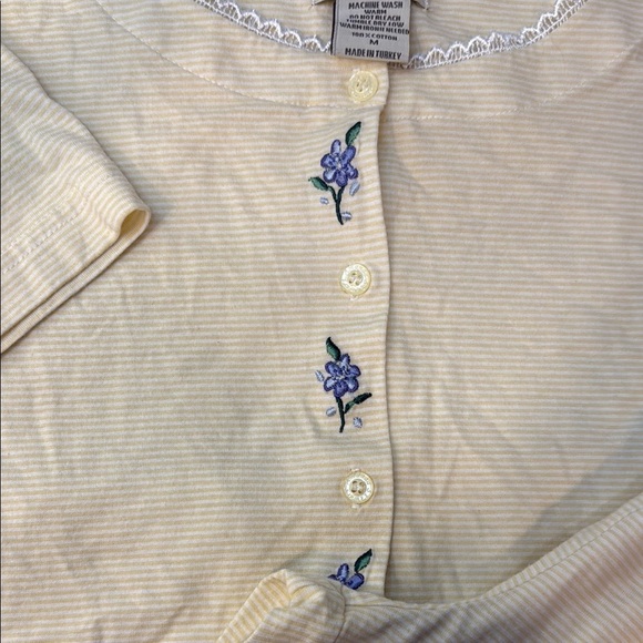 Amanda Stewart 2piece Pajama Set with Floral Accents, Size Medium, Preowned - Picture 4 of 13